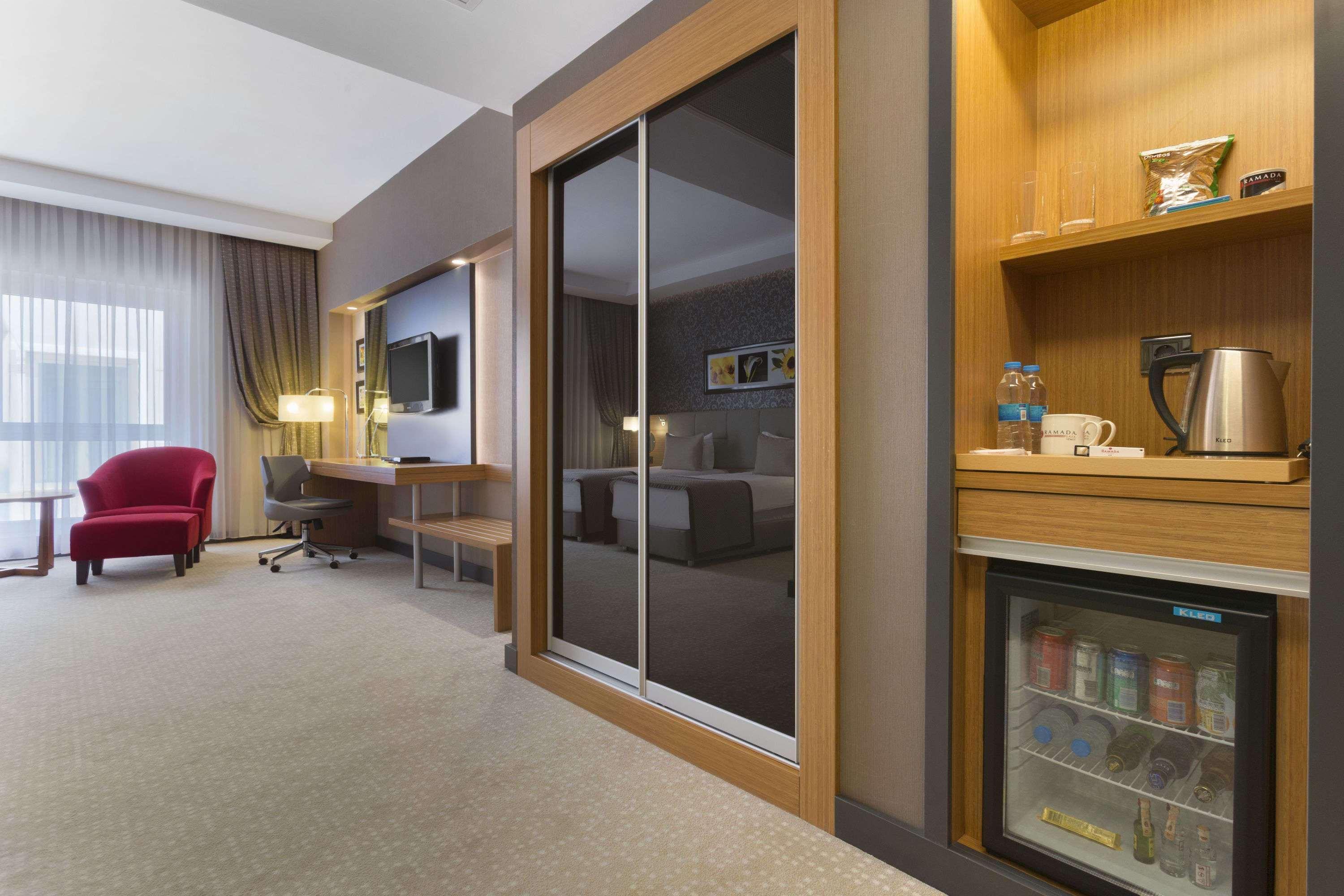 Ramada Plaza By Wyndham Izmit Hotel Kocaeli Luaran gambar A room at the hotel