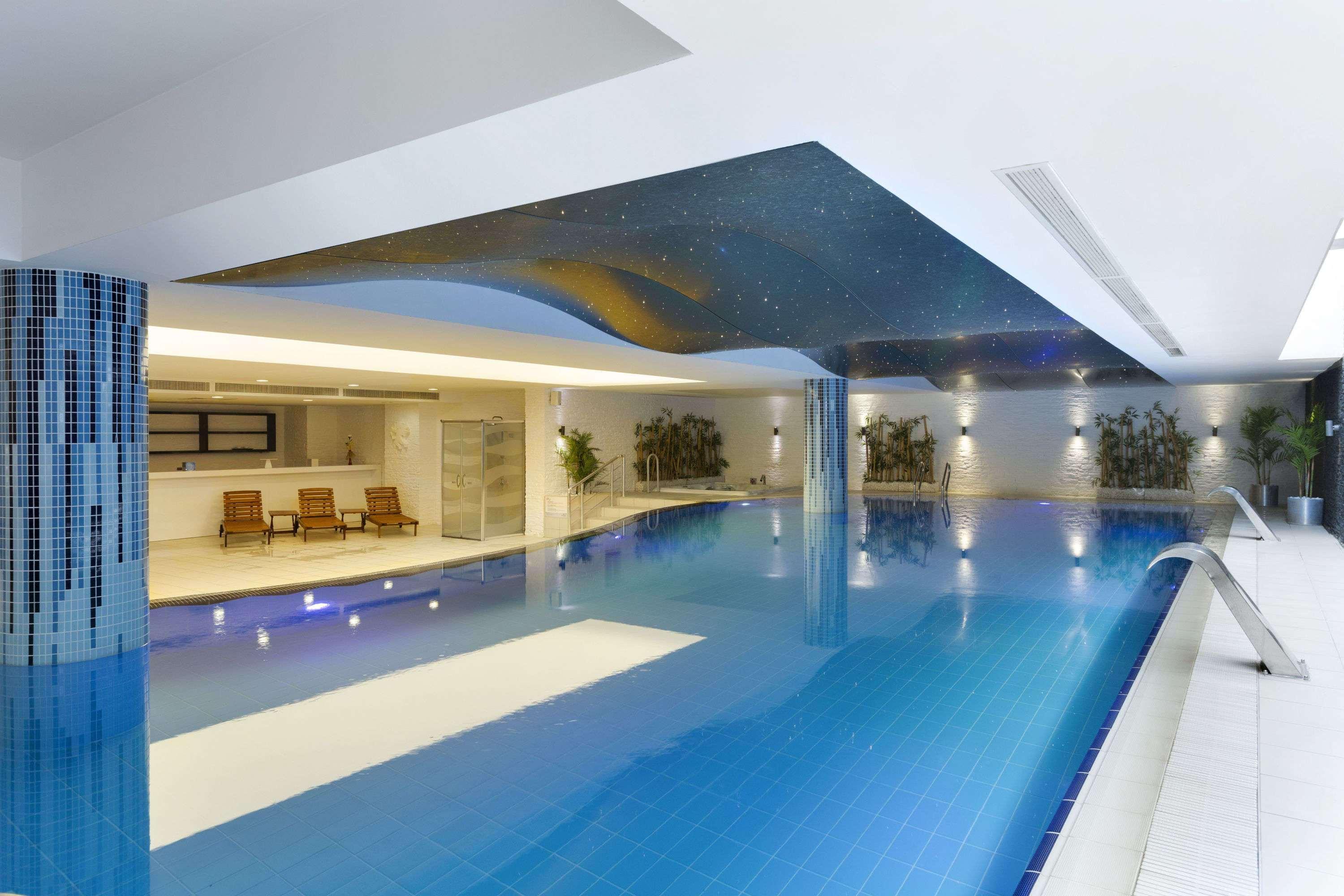 Ramada Plaza By Wyndham Izmit Hotel Kocaeli Luaran gambar The swimming pool at the hotel