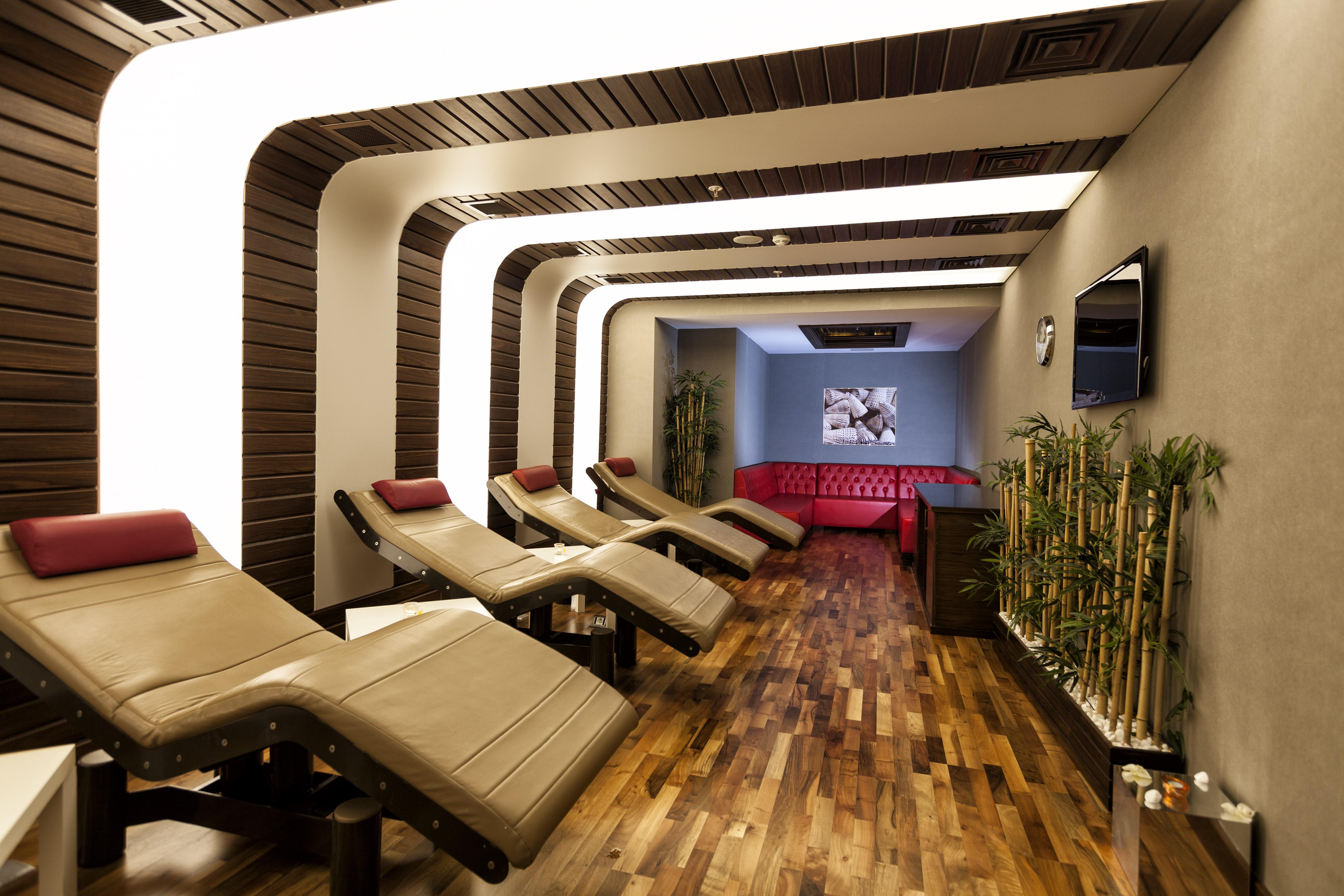Ramada Plaza By Wyndham Izmit Hotel Kocaeli Luaran gambar A foot massage parlor in Seoul, South Korea