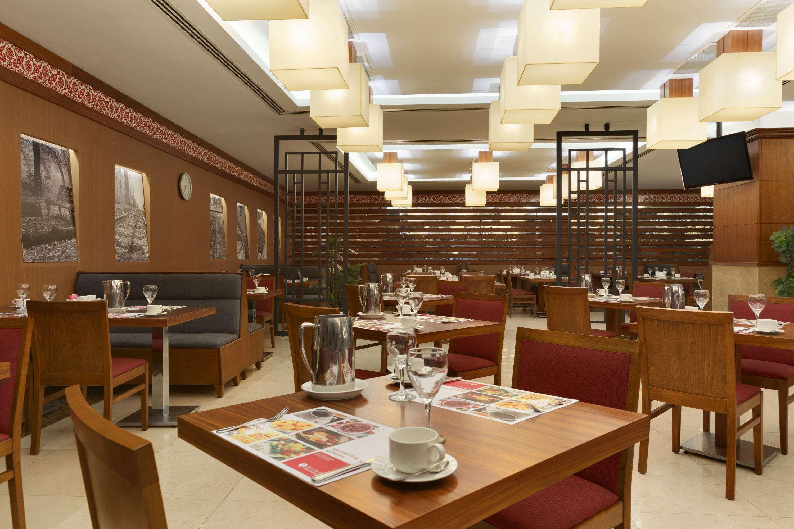 Ramada Plaza By Wyndham Izmit Hotel Kocaeli Luaran gambar Interior of a typical restaurant
