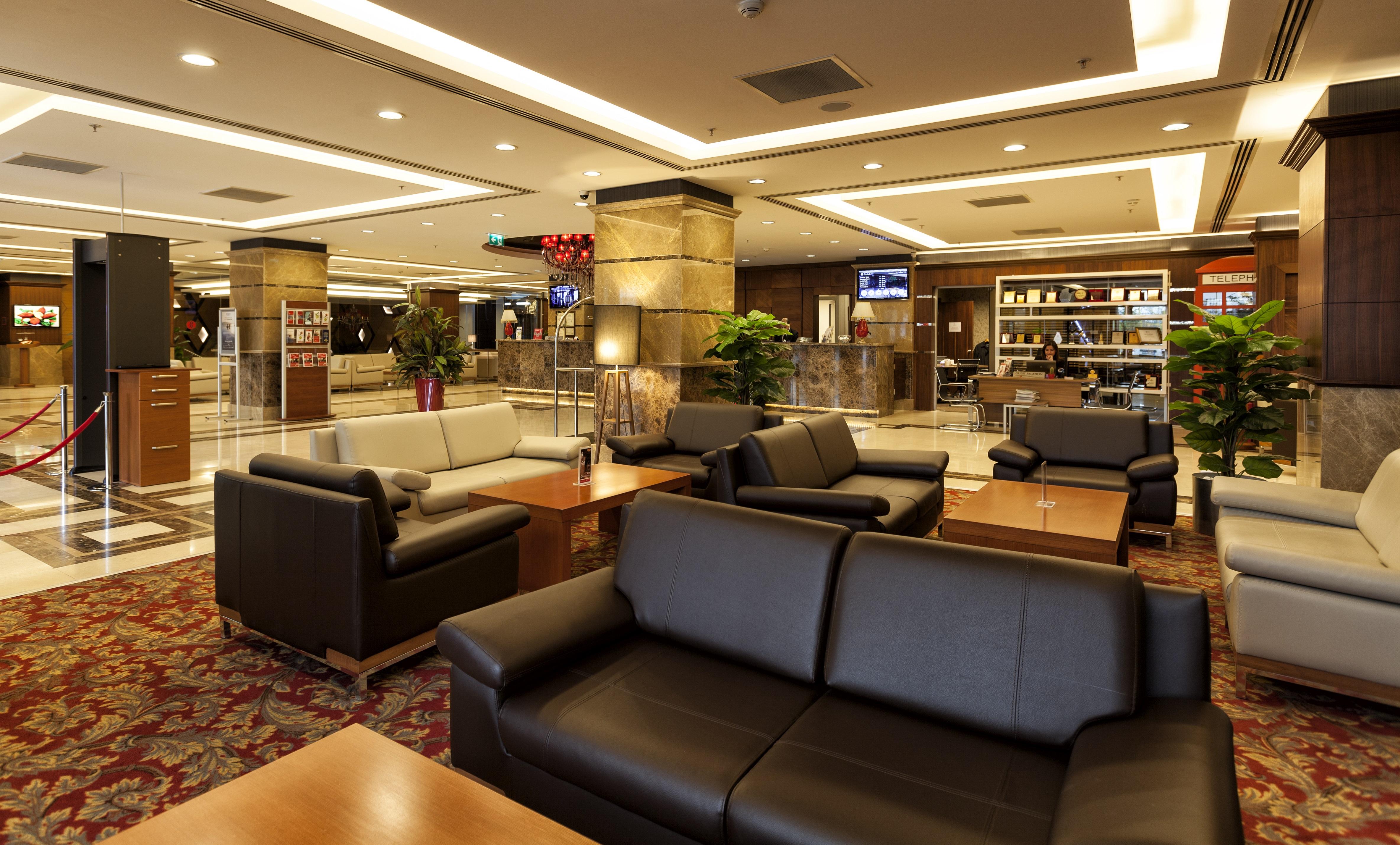 Ramada Plaza By Wyndham Izmit Hotel Kocaeli Luaran gambar The lounge at the airport