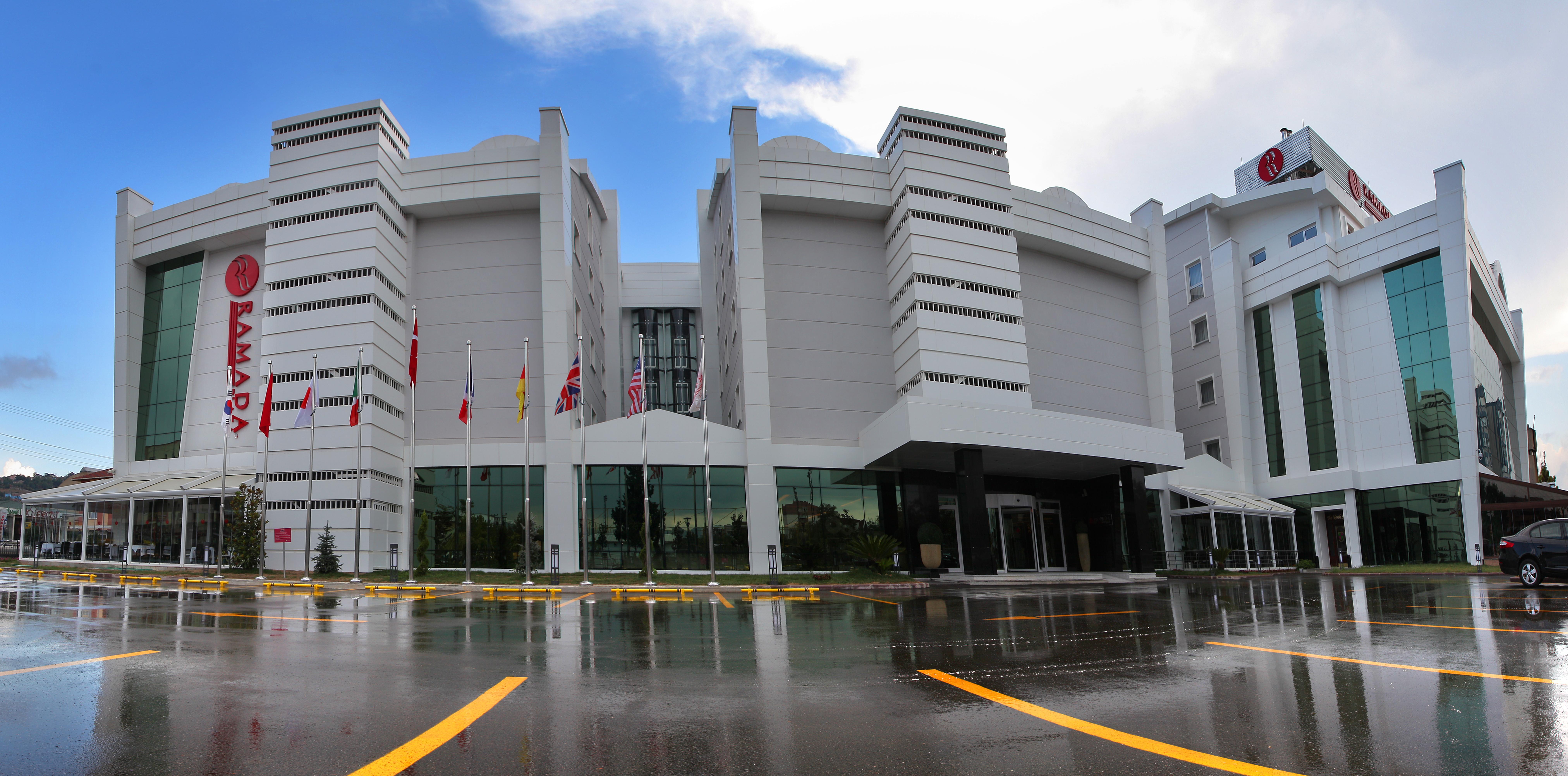 Ramada Plaza By Wyndham Izmit Hotel Kocaeli Luaran gambar The hotel's main entrance