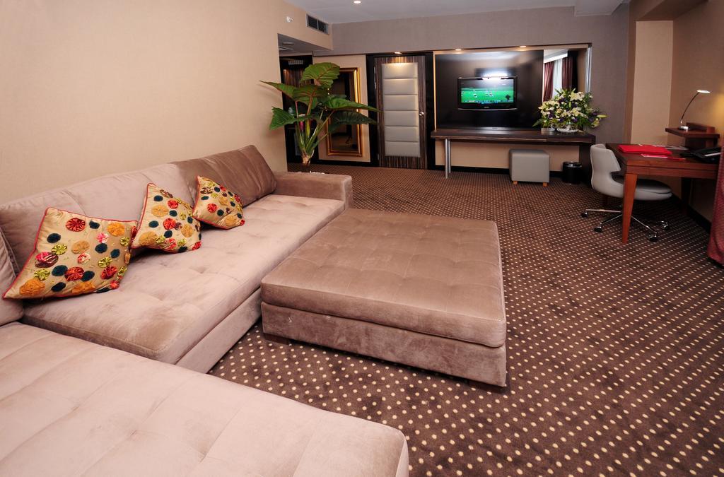 Ramada Plaza By Wyndham Izmit Hotel Kocaeli Luaran gambar A suite at the hotel