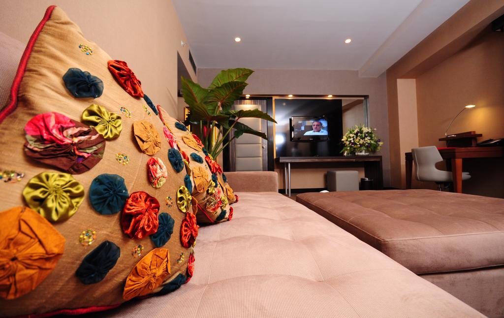 Ramada Plaza By Wyndham Izmit Hotel Kocaeli Luaran gambar A room at the hotel