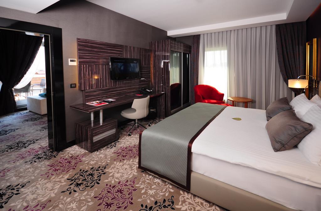 Ramada Plaza By Wyndham Izmit Hotel Kocaeli Bilik gambar Suite