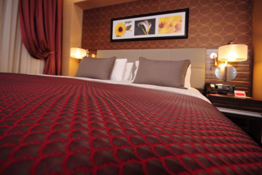 Ramada Plaza By Wyndham Izmit Hotel Kocaeli Luaran gambar A bed