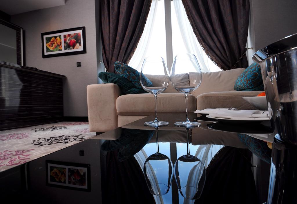 Ramada Plaza By Wyndham Izmit Hotel Kocaeli Luaran gambar A living room