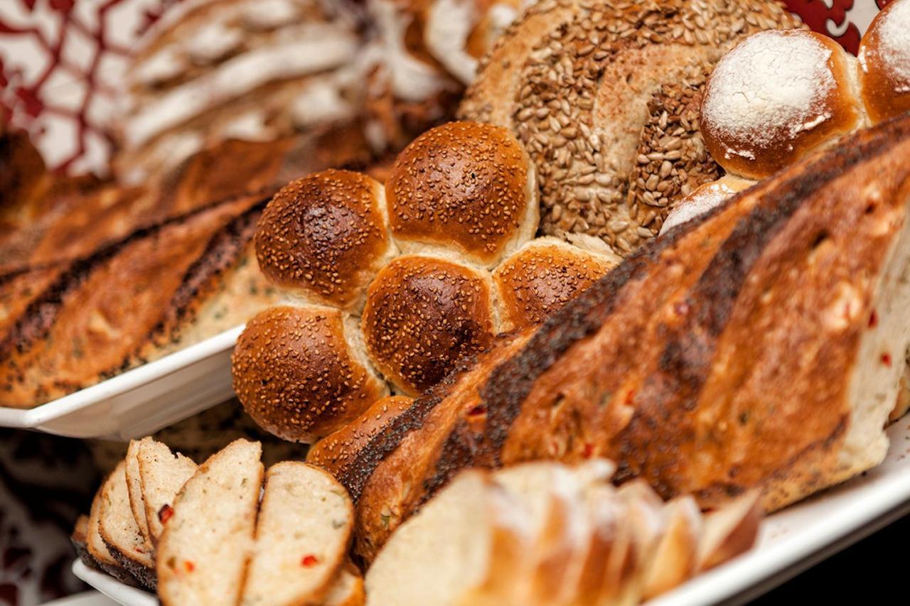 Ramada Plaza By Wyndham Izmit Hotel Kocaeli Luaran gambar Assorted breads